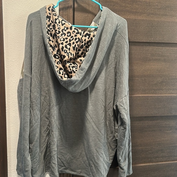 NWT Large Adora Hooded Sweater - Picture 3 of 3